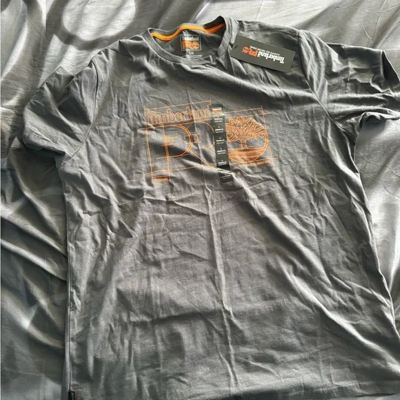 The shirt and slippers are new, just bought but they didn't fit me - Picture 1 of 4